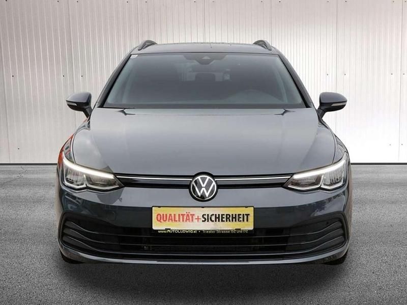 Gebraucht VW Golf VIII Life 131 PS (96 kW) 2023 Grau Kombi