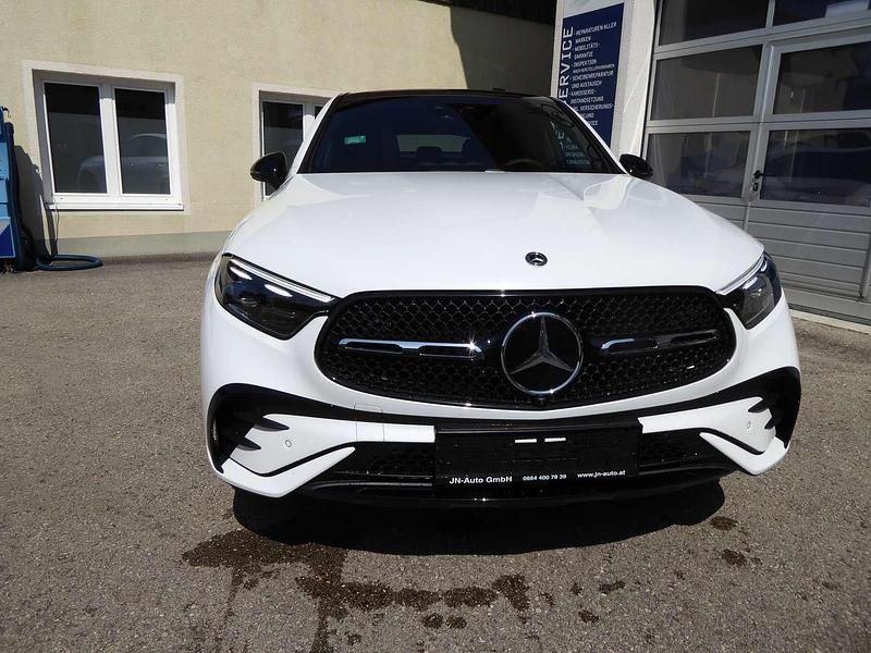Gebraucht Mercedes GLC300e AMG line 197 PS (144 kW) 2024 Weiß SUV