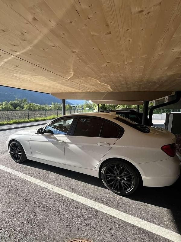 Gebraucht BMW 320 Sport Line 184 PS (135 kW) 2012 Limousine