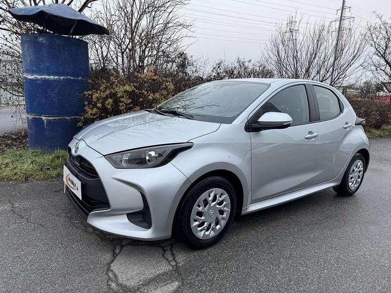 Gebraucht Toyota Yaris Active 72 PS (52 kW) 2021 Silber Limousine