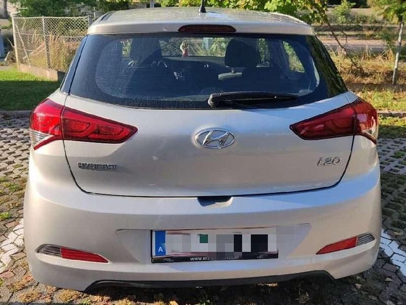 Gebraucht Hyundai i20 GO! 75 PS (55 kW) 2018 Silber Limousine