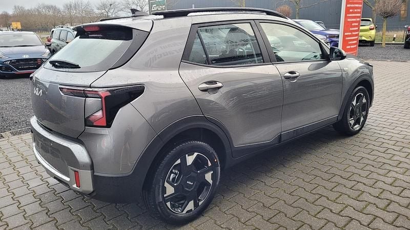 Neu Kia Stonic 101 PS (74 kW) 2025 Grau SUV