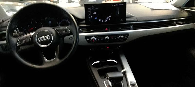 Gebraucht Audi A4 Design 136 PS (100 kW) 2022 Weiß Limousine