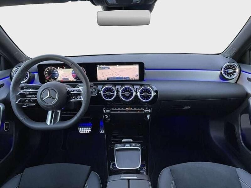 Gebraucht Mercedes A200 AMG 163 PS (119 kW) 2025 Grau Limousine