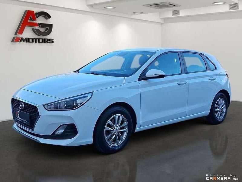 Gebraucht Hyundai i30 101 PS (74 kW) 2019 Weiß Limousine