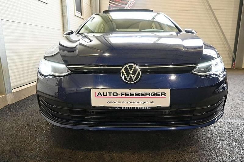 Gebraucht VW Golf VII Life 150 PS (110 kW) 2021 Blau Kleinwagen