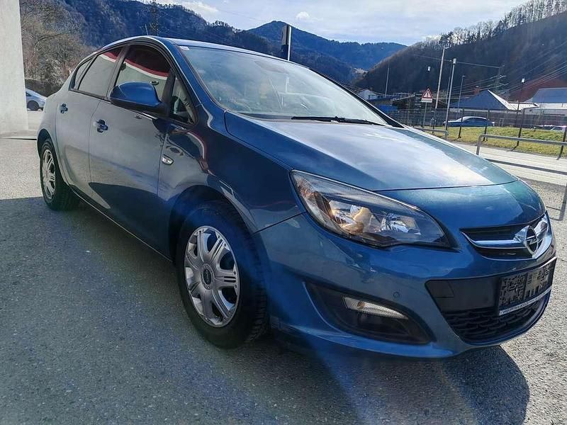 Gebraucht Opel Astra Edition 120 PS (88 kW) 2014 Blau Limousine