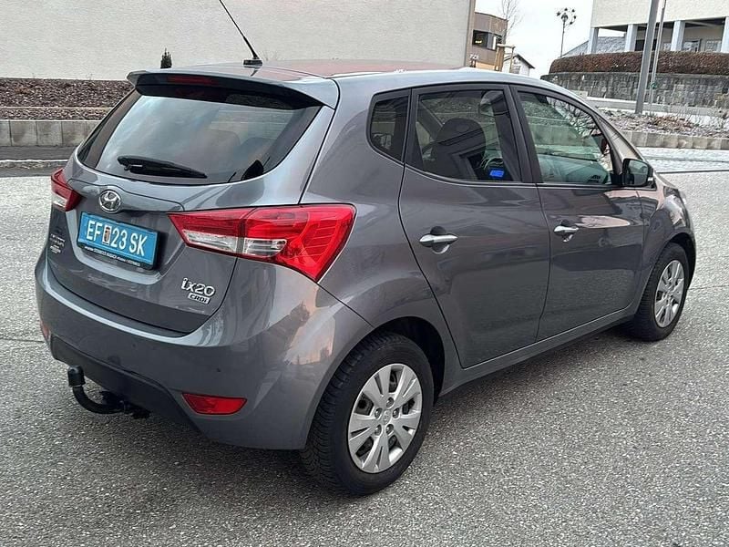 Gebraucht Hyundai ix20 Comfort 116 PS (85 kW) 2012 Grau Kleinwagen