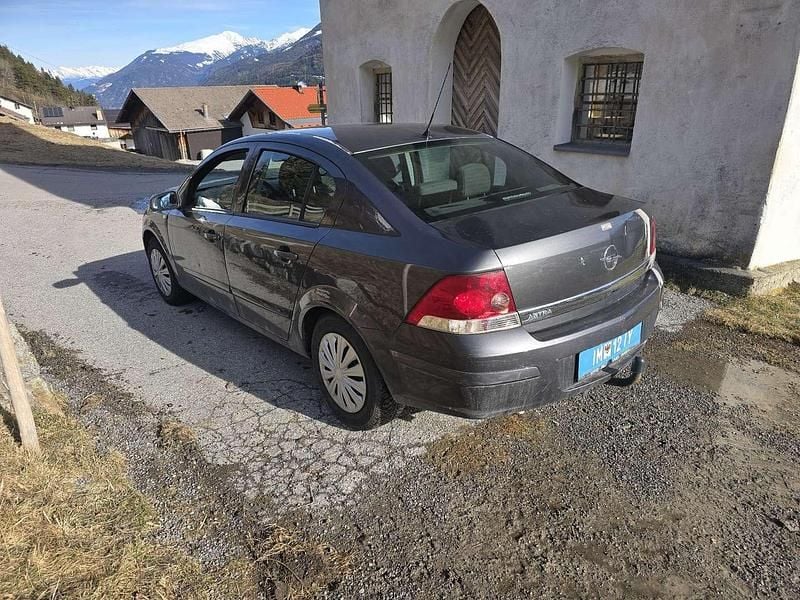 Gebraucht Opel Astra 116 PS (85 kW) 2009 Grau Limousine