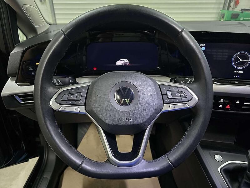 Gebraucht VW Golf VIII Life 116 PS (85 kW) 2022 Schwarz Kombi