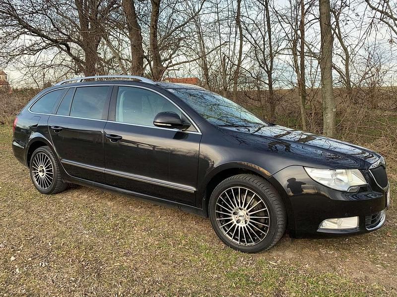 Schwarz Gebraucht 2012 Skoda Superb Elegance Kombi | € 9.000 (Fairer Preis) - Bild 1/4