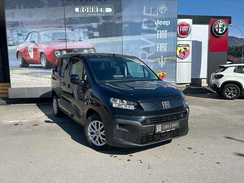 Neu Fiat Doblò 102 PS (75 kW) 2025 Schwarz Van / Kleinbus