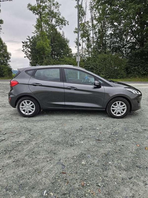 Grau Gebraucht 2021 Ford Fiesta Limousine | € 10.700 (Guter Preis) - Bild 1/4