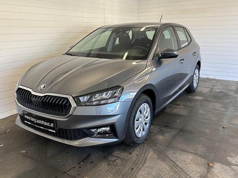 Neu Skoda Fabia Essence 95 PS (69 kW) 2026 Mittelgrau  metallic Kleinwagen
