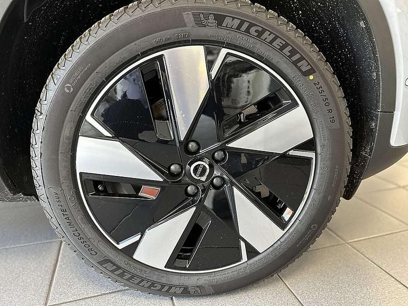 Gebraucht Volvo EX40 Ultra 185 kW (252 PS) 2024 Blau SUV