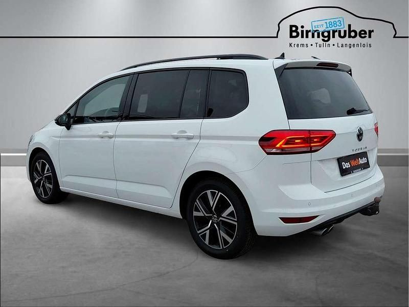 Gebraucht VW Touran Highline 150 PS (110 kW) 2023 Weiss  normal Van / Kleinbus