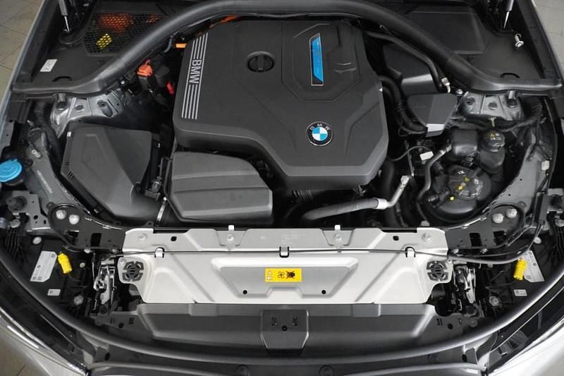 Gebraucht BMW 330e Efficient Dynamics 292 PS (214 kW) 2025 Grau Kombi