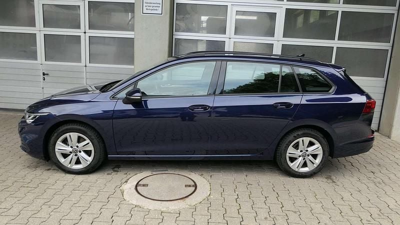 Gebraucht VW Golf VIII Life 116 PS (85 kW) 2021 Mittelblau  metallic Kombi