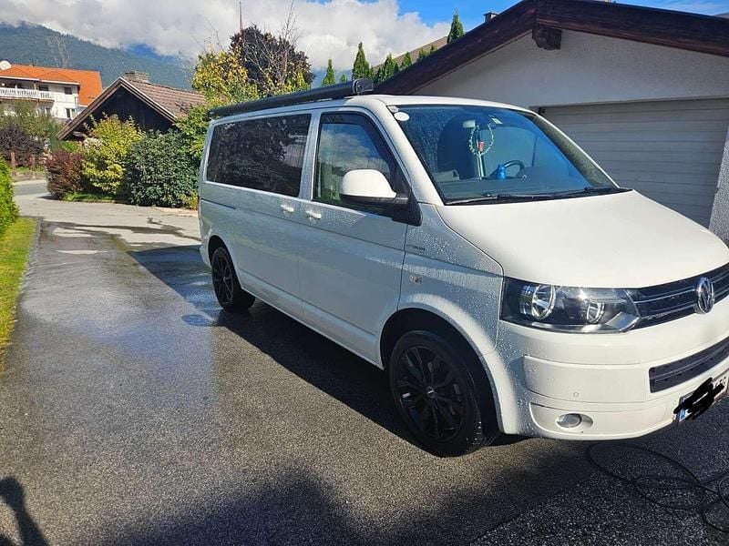 Weiß Gebraucht 2015 VW Caravelle Comfortline Van / Kleinbus | € 34.000 - Bild 1/4