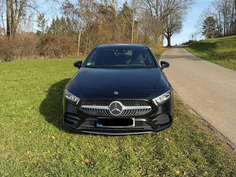 Schwarz Gebraucht 2018 Mercedes A250 Limousine | € 22.000 (Superpreis) - Bild 1/4
