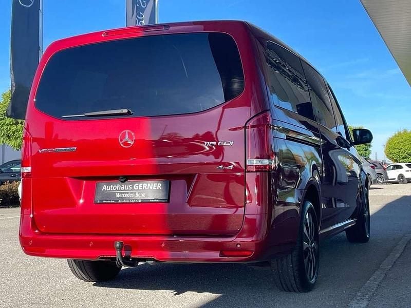Gebraucht Mercedes Vito 163 PS (119 kW) 2024 Rot Van