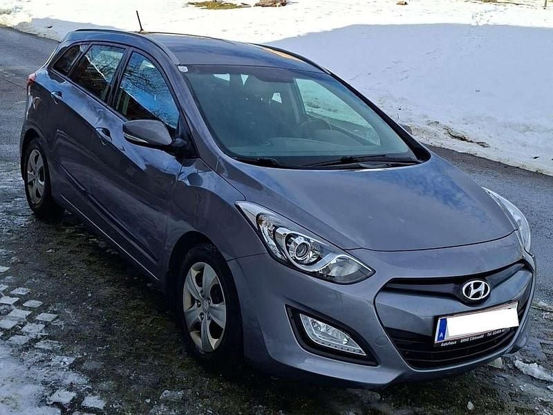Gebraucht Hyundai i30 90 PS (66 kW) 2012 Grau Kombi