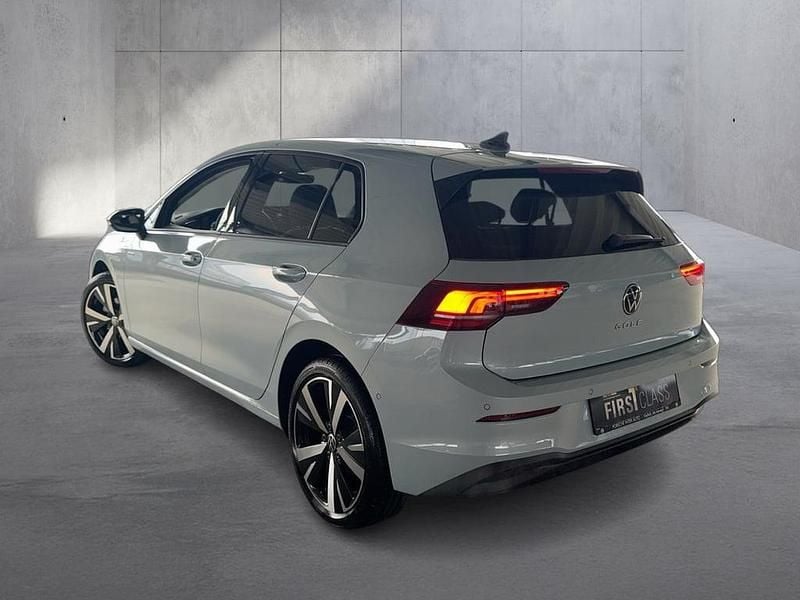 Neu VW Golf VIII 115 PS (84 kW) 2026 Dunkelblau  normal