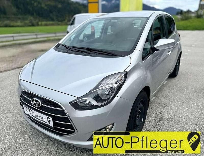 Silber Gebraucht 2018 Hyundai i20 Edition Kombi | € 11.490 - Bild 1/4