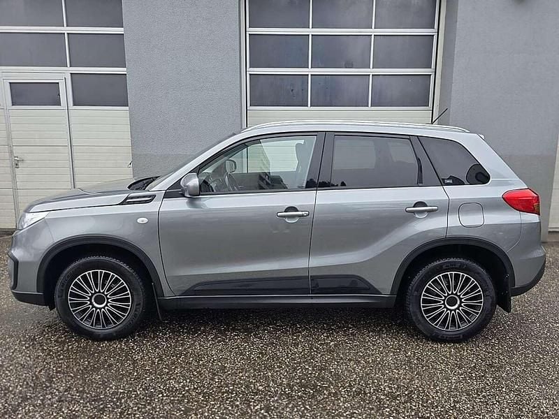 Gebraucht Suzuki Vitara GL 120 PS (88 kW) 2017 Grau SUV