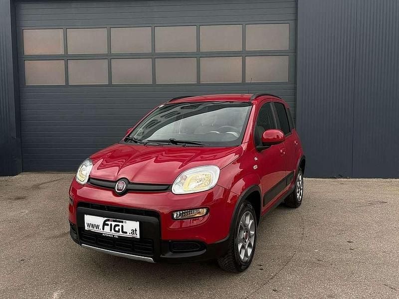 Gebraucht Fiat Panda 4x4 Rock 95 PS (69 kW) 2016 Rot Kleinwagen