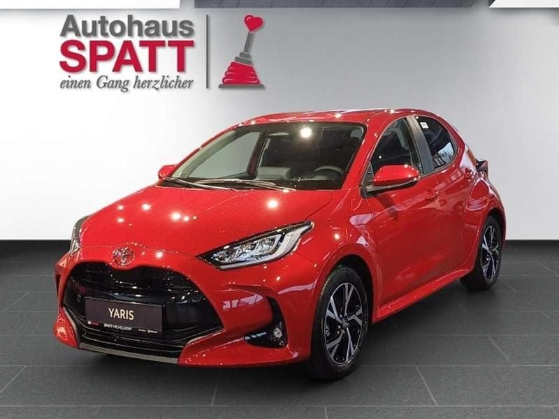 Gebraucht Toyota Yaris Hybrid Active 92 PS (67 kW) 2025 Rot Kleinwagen