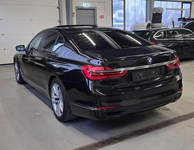 Gebraucht BMW 730 265 PS (194 kW) 2016 Schwarz Limousine