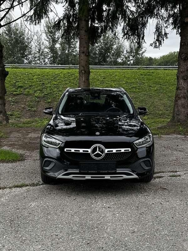 Gebraucht Mercedes GLA180 116 PS (85 kW) 2023 Schwarz SUV
