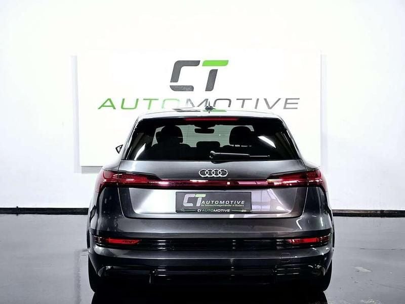 Gebraucht Audi e-tron Ambiente 369 kW (503 PS) 2021 Grau SUV