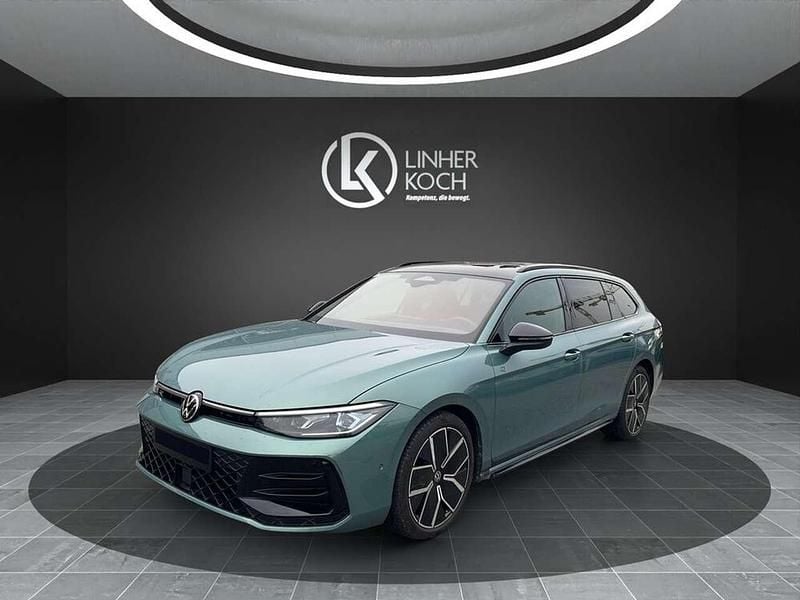 Grün Gebraucht 2025 VW Passat Sportline Kombi | € 54.900 - Bild 1/4
