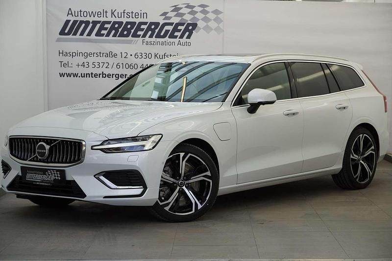 Weiß Gebraucht 2024 Volvo V60 Plus Kombi | € 49.900 - Bild 1/4