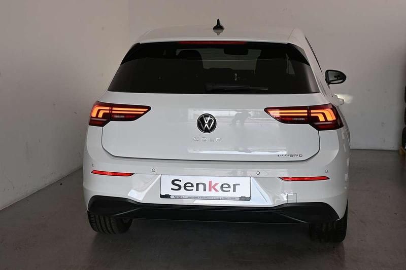 Gebraucht VW Golf VIII 150 PS (110 kW) 2025 Weiß Limousine
