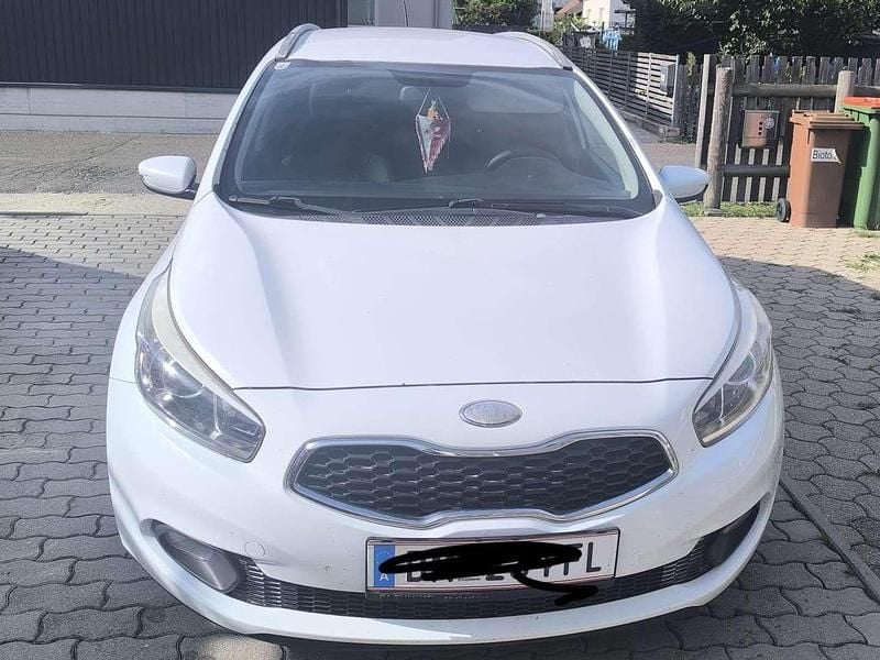 Weiß Gebraucht 2013 Kia Ceed Sportswagon Kombi | € 3.490 (Teuer) - Bild 1/4