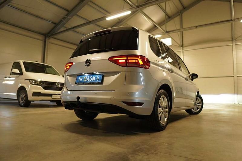 Gebraucht VW Touran Comfortline 150 PS (110 kW) 2021 Silber Van / Kleinbus