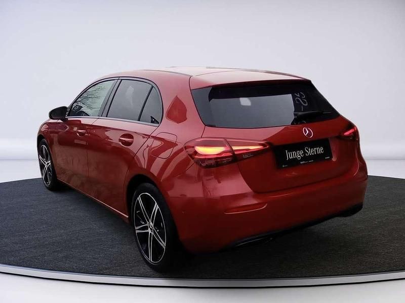 Gebraucht Mercedes A180 Progressive 136 PS (100 kW) 2024 Rot Kleinwagen