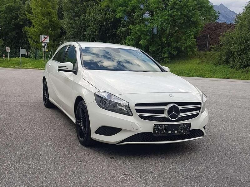 Weiß Gebraucht 2015 Mercedes A180 Kleinwagen | € 15.200 (Fairer Preis) - Bild 1/4