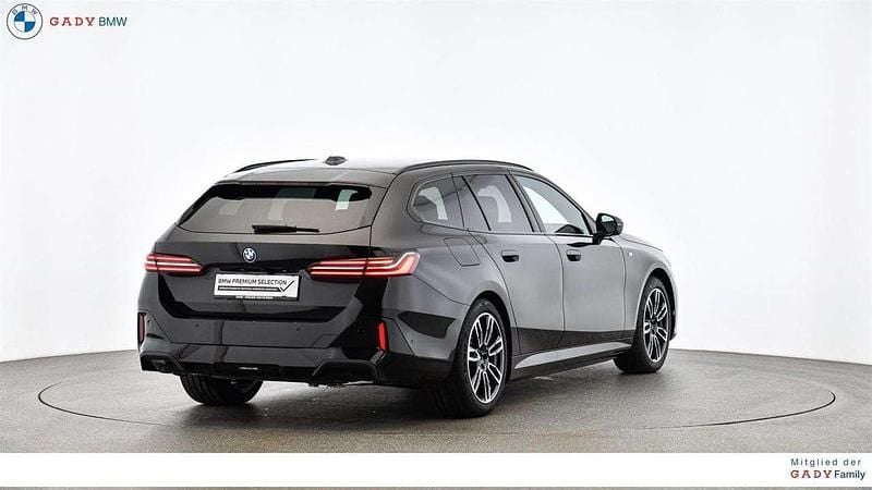 Gebraucht BMW 530e Shadowline 299 PS (219 kW) 2024 Saphirschwarz Kombi