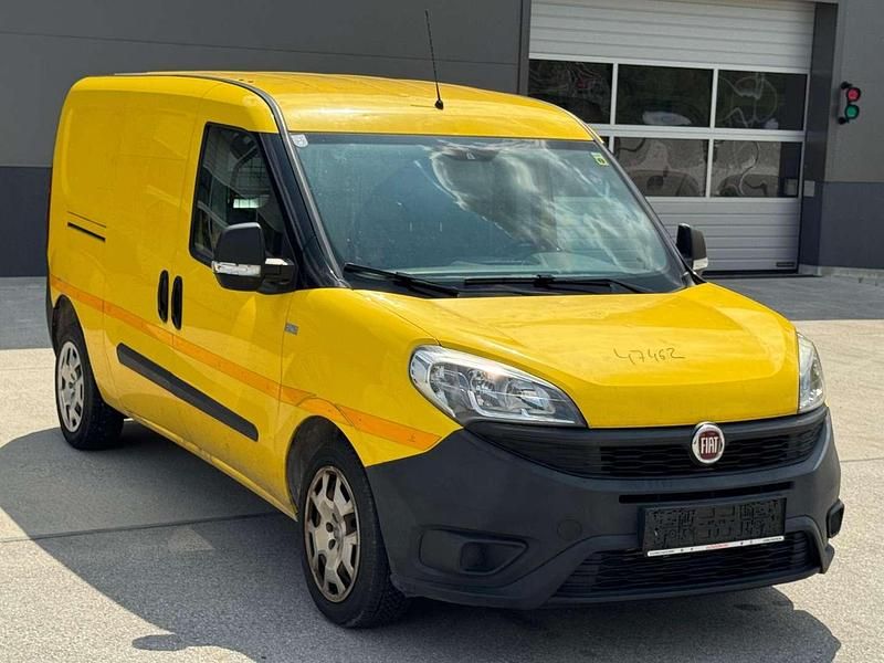 Gebraucht Fiat Doblò Basis 95 PS (69 kW) 2017 Gelb Van / Kleinbus