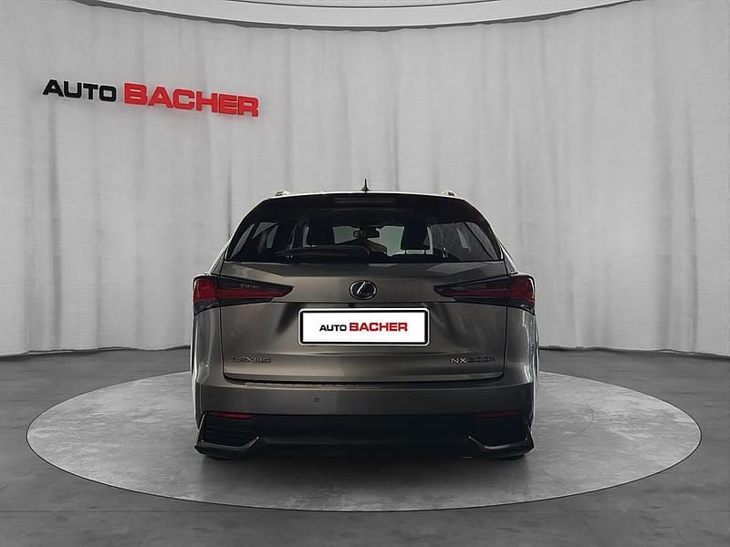 Gebraucht Lexus NX300h 155 PS (114 kW) 2019 Silber SUV