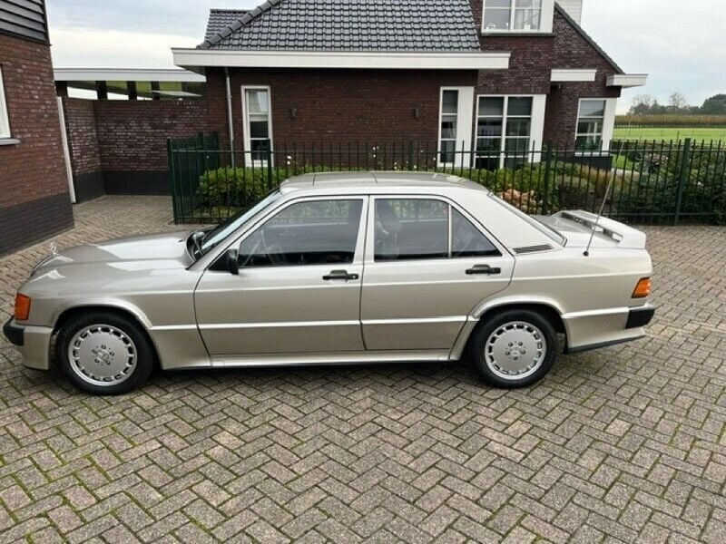 Grau Gebraucht 1990 Mercedes 190 Limousine | € 30.000 - Bild 1/4