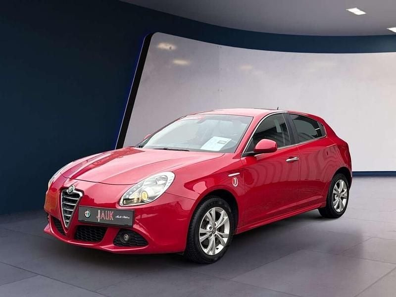 Gebraucht Alfa Romeo Giulietta Distinctive 120 PS (88 kW) 2012 Rot Kleinwagen