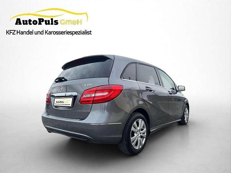 Gebraucht Mercedes B180 109 PS (80 kW) 2012 Grau Van / Kleinbus