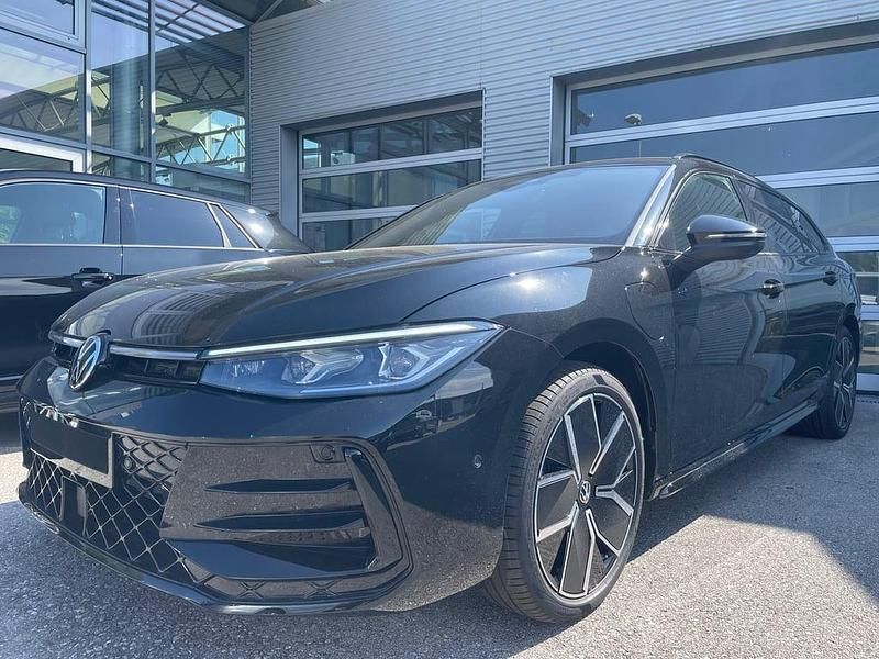 Gebraucht VW Passat R-line 204 PS (150 kW) 2025 Schwarz  metallic Kombi