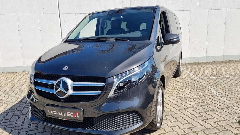 Gebraucht Mercedes V220 163 PS (119 kW) 2023 Grau Van / Kleinbus