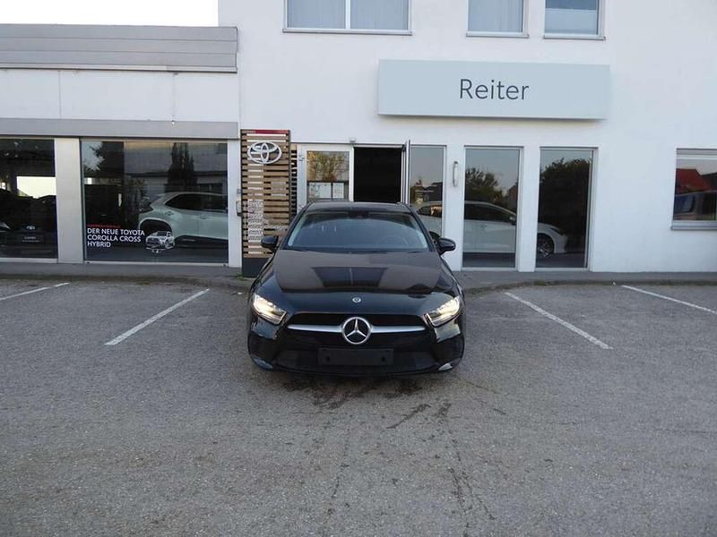 Schwarz Gebraucht 2021 Mercedes A160 Limousine | € 20.990 (Guter Preis) - Bild 1/4